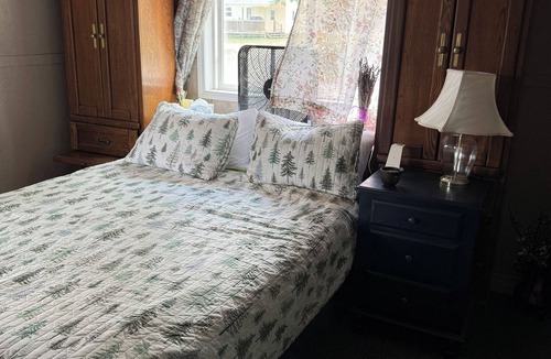 Hawks Cabin | Beautiful bird watcher’s paradise in Northeast Michigan on lovely Lake May.
