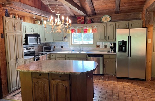 Branch House | Beautiful Cabin with Gorgeous Riverbend View. Great for relaxation and fishing!