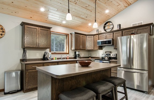 Arkdale House | Beautiful cabin with fast WiFi, firepit, pergola, W/D, & central AC