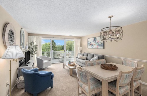 Acme Apartment | Beautiful Comfy 2 Bedroom Condo Stunning Golf Course Views 5166