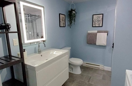 Lairet Apartment | Beautiful condo with parking.