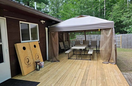 Wellston Cottage | Beautiful Cottage Nestled Amidst Trees in Wellston, Michigan