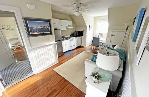 Jamestown Cabin | Beautiful Cozy Cabin in Saunderstown, Rhode Island