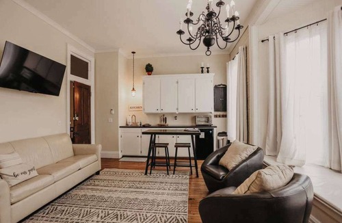 Clare Apartment | Beautiful Downtown Loft - East Suite
