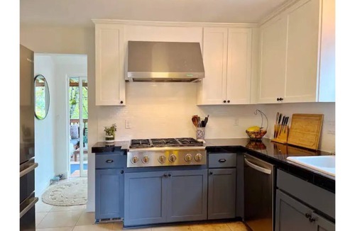 West Hazel Dell House | Beautiful DT home on 1/2 acre