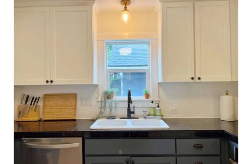 West Hazel Dell House | Beautiful DT home on 1/2 acre