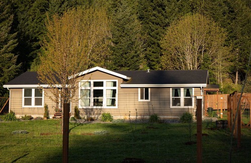 White Salmon House | Beautiful Home near forest and river!