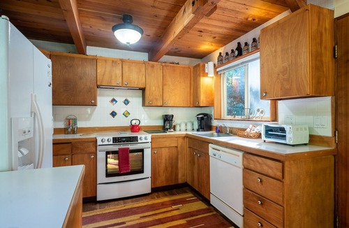 Welches Cabin | Beautiful large cabin surrounded by trees!