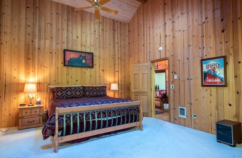 Welches Cabin | Beautiful large cabin surrounded by trees!