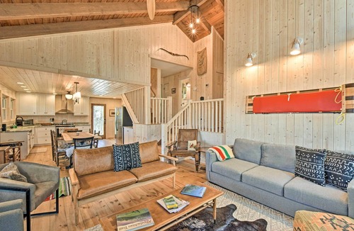 Highlands Cabin | Beautiful Mountain Cabin next to Glen Falls!