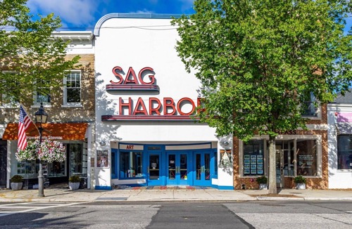 Sag Harbor Apartment | Beautiful Renovated 1 Bedroom Apartment Walk to Town & Jitney. Parking.