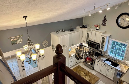 Grandville House | Beautiful, spacious luxury home in Michigan for 12 .