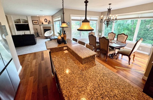 Cedar Rapids House | Beautiful & Spacious 6-bedroom house with Entertainment