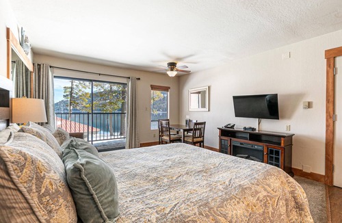Truckee Condo | Beautiful Studio w/Lake View #243 at Donner Lake Village