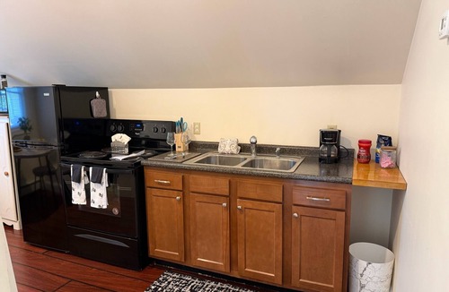 Clayton Apartment | Beautiful studio with AC in soothing Clayton location