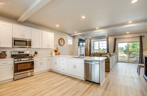 Hammond Apartment | Beautiful Water Views: Coastal Oregon Townhome!