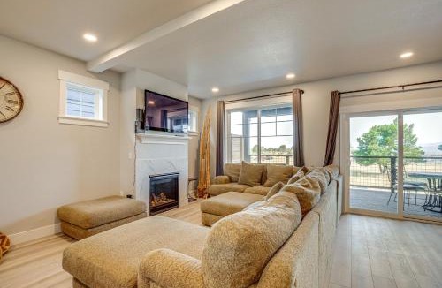 Hammond House | Beautiful Water Views: Coastal Oregon Townhome!