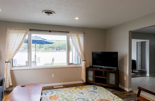 Cadillac Cottage | Beautifully Renovated Lakefront Cottage