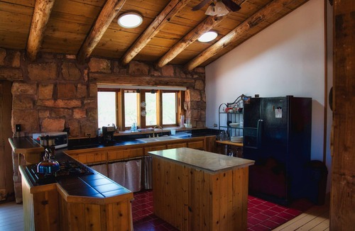 Marble Canyon Cabin | Beautifully restored cottage surrounded by Vermilion Cliffs