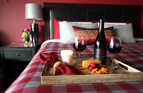 Amity Bed & Breakfast | Bella Collina Bed & Breakfast