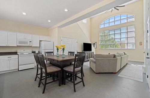 Ono Island House | Bella Villa Loft Suite- Conveniently located near NAS!