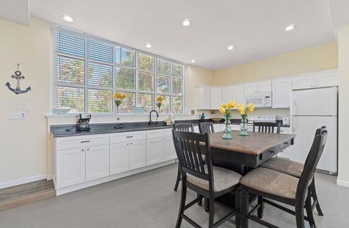 Ono Island House | Bella Villa Loft Suite- Conveniently located near NAS!