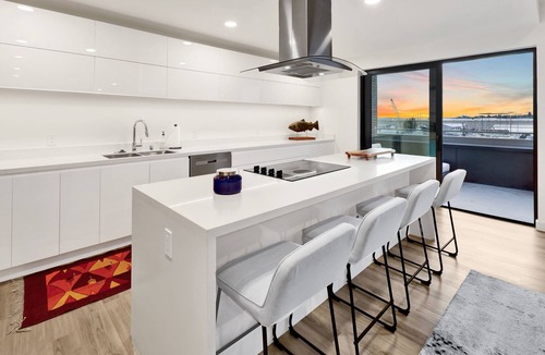 Central Business District Condo | Bellingham Waterfront Penthouse Wraparound Balcony, Downtown & Near WWU