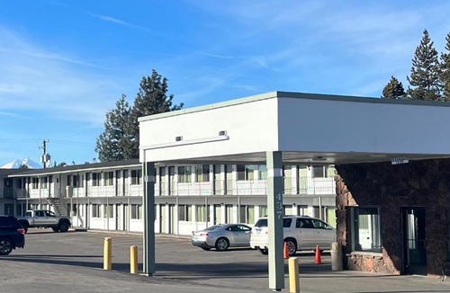 Larkspur Hotel | Bend Inn & Suites