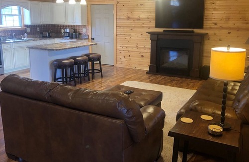 Eckerty Cabin | Bennett Place Cabin on Patoka Lake