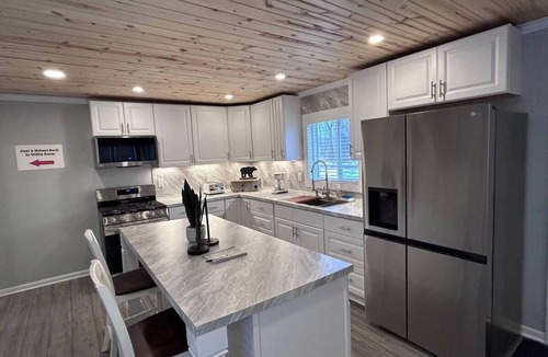 Bergland House | Bergland Bay Bungalow, 2-bedroom house on the snow and UTV trail close to lake.