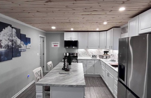 Bergland House | Bergland Bay Bungalow, 2-bedroom house on the snow and UTV trail close to lake.