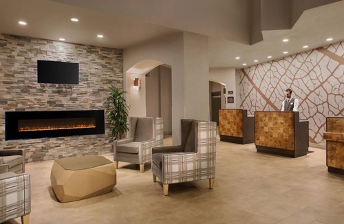 Lake Forest House | Best Place to Stay in Oregon! TWO Large Units, Onsite Pool, Parking!