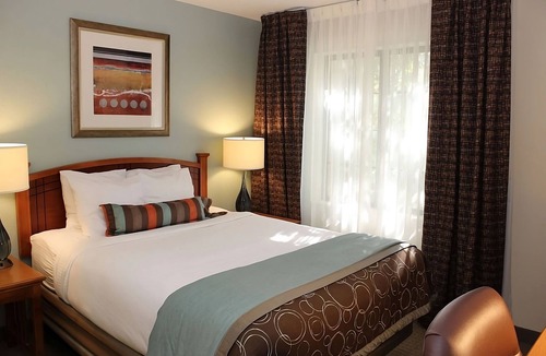 Vancouver Hotel | Best Value, Quality Stay! Near Raymond E. Shaffer Park, Free Breakfast, Pool!