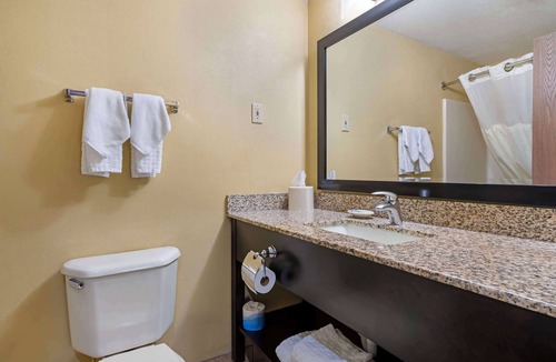 Wood Village Hotel | Best Western Cascade Inn & Suites