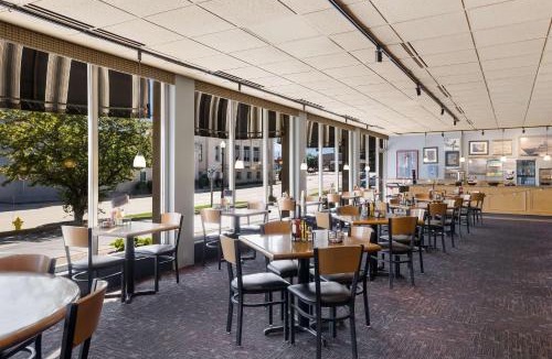 Marinette Hotel | Best Western Riverfront Inn