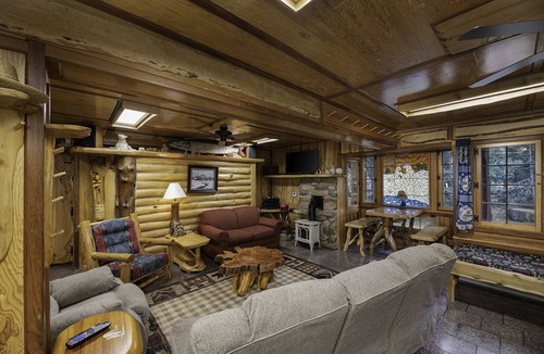 Boulder Junction Cabin | Big Bear Hideaway - Polar Bear Palace log cabin in Boulder Junction