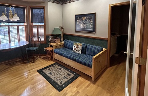 Black Butte Ranch House | Big, Beautiful Golf Home, sleeps 14, situated on the golf course