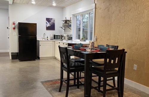Lutsen House | Big Cedar House: Quiet Trees, Golf, Winery, 1 mile to ski, Firepit. EV charger