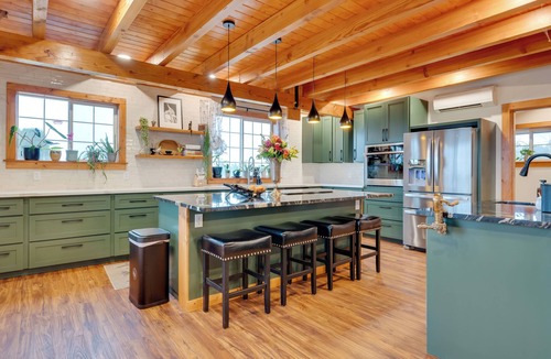 Lewis County House | Big Groups Welcome! Mtn-View Onalaska Estate