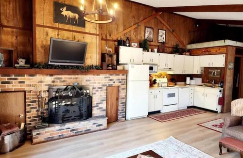 Bessemer House | Big Powderhorn Ski Retreat — 2 Saunas, Fireplace, Firepit, Deck & Space for 12