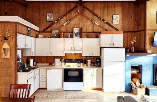 Bessemer House | Big Powderhorn Ski Retreat — 2 Saunas, Fireplace, Firepit, Deck & Space for 12