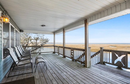 Lake Catherine House | Black Dog Lodge & Fishing Charter- Waterfront!