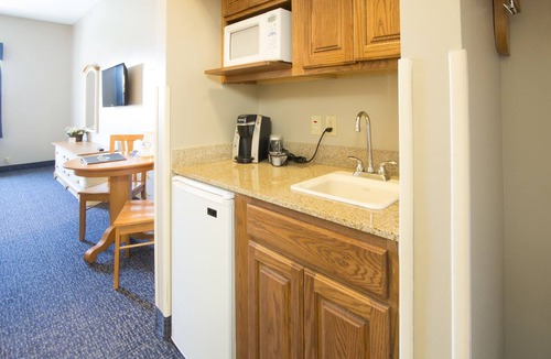 Shipshewana Hotel | Blue Gate Garden Inn