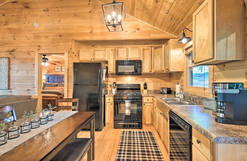 Blue Ridge Cabin | Blue Ridge Hideaway w/Fire Pit & Mtn Views!