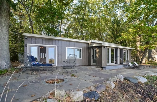 Saugatuck Cottage | Blue Zen overlooking nature filled buoy beauty!