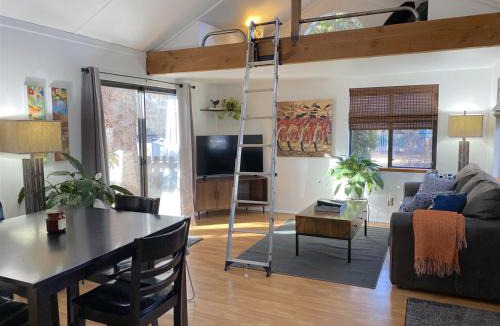 Old Bend House | Bluebird Day - River Gem Bungalow