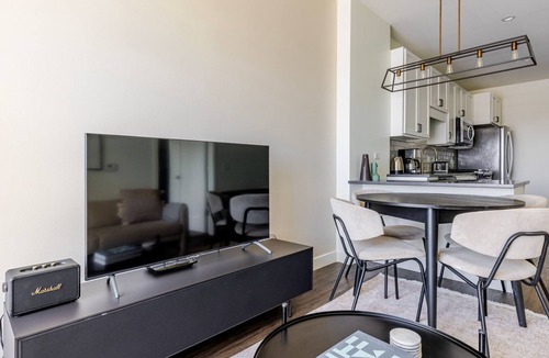 Elmhurst Apartment | Blueground | Elmhurst, pool, nr Elmhurst Art Museum