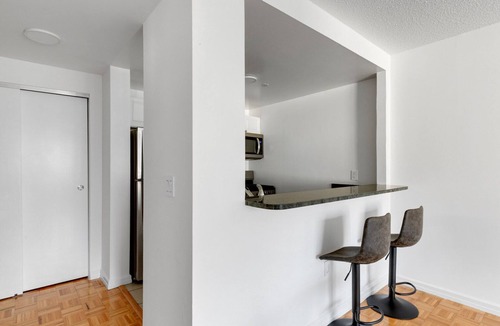 Hell's Kitchen Apartment | Blueground | Hell's Kitchen, washer, nr Times Square