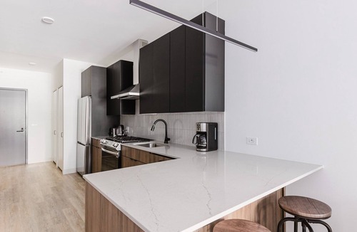 Streeterville Apartment | Blueground | River North, balcony & pool, nr Pier