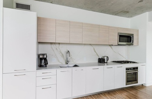 West Loop Gate Apartment | Blueground | West Loop, rooftop pool & gym